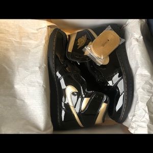 Jordan 1 metallic gold size 10.5 ds OG all
